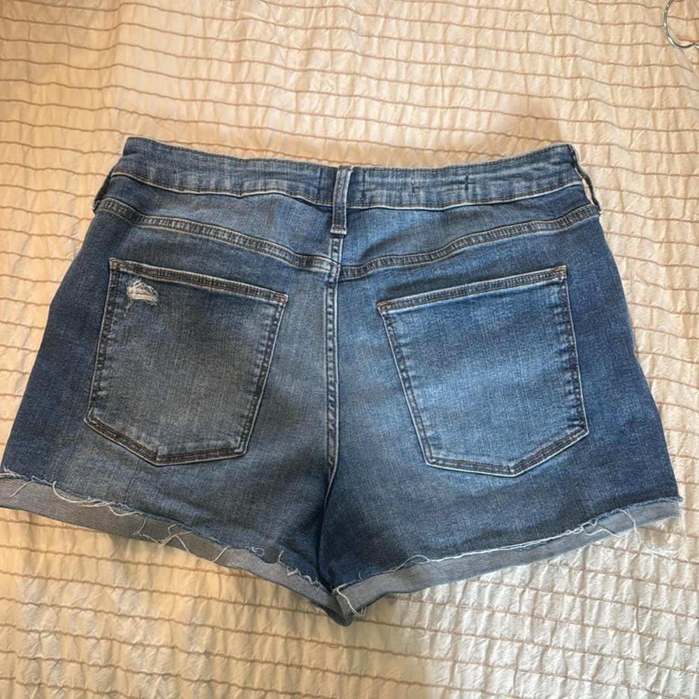 Universal Threads Shorts-High Rise Midi - Picture 3 of 5